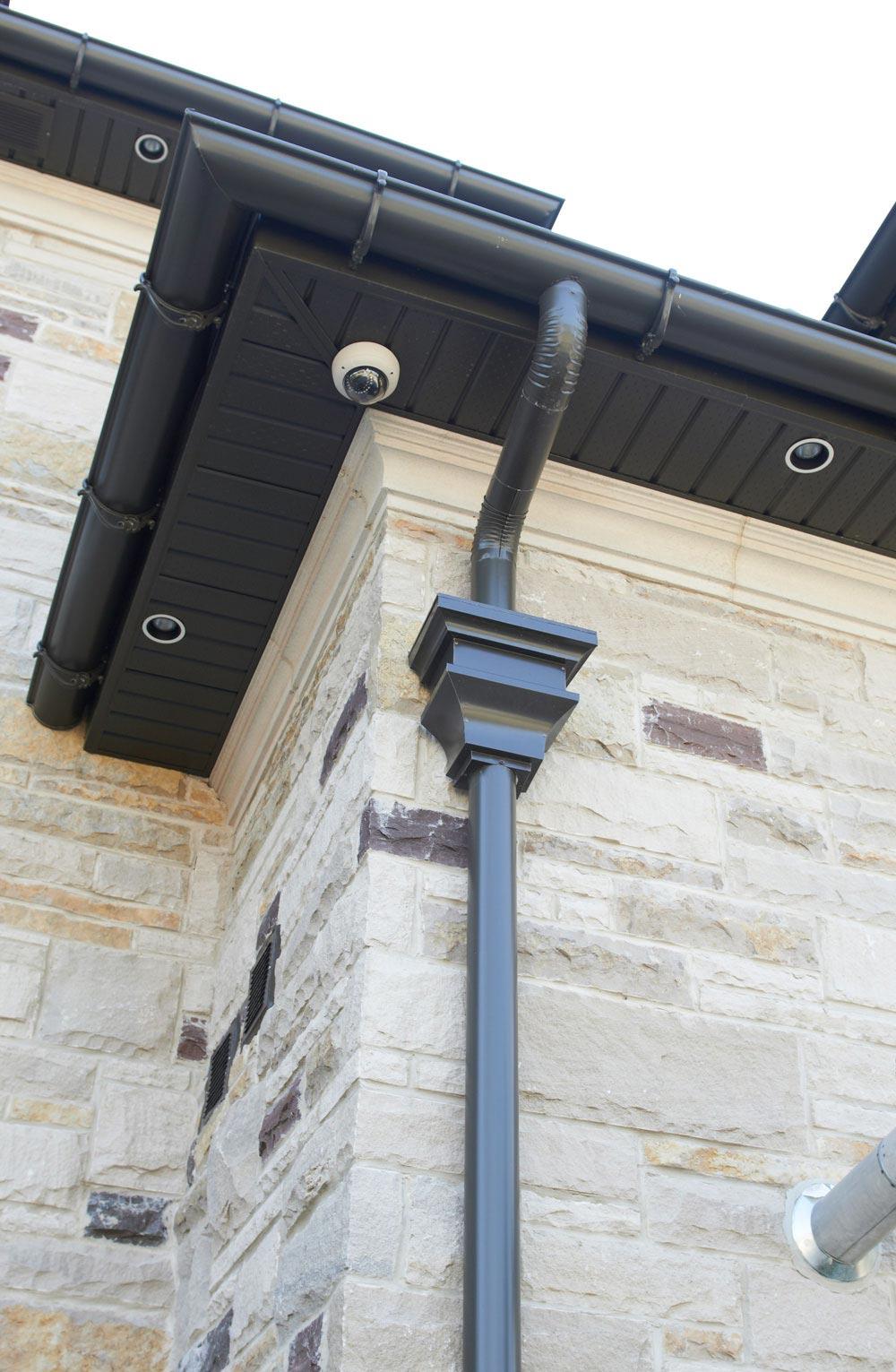 https://meexteriorsolutions.ca/wp-content/uploads/2023/07/Eavestrough-and-Gutter-Benefits.jpg