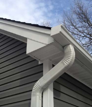 https://meexteriorsolutions.ca/wp-content/uploads/2023/07/Eavestroughs-and-Gutters.jpg