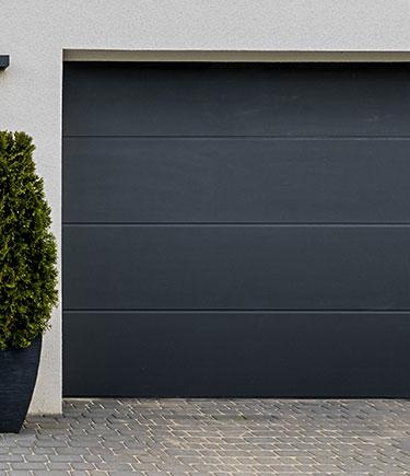 https://meexteriorsolutions.ca/wp-content/uploads/2025/03/Garage-door-Solutions.jpg